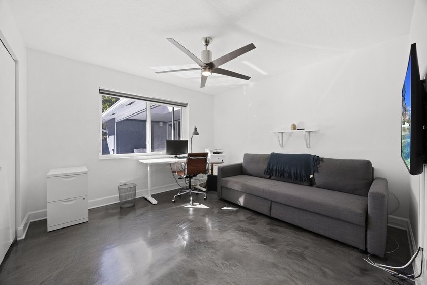 Great investment property tenant in place. Beautifully renovated - photo 31
