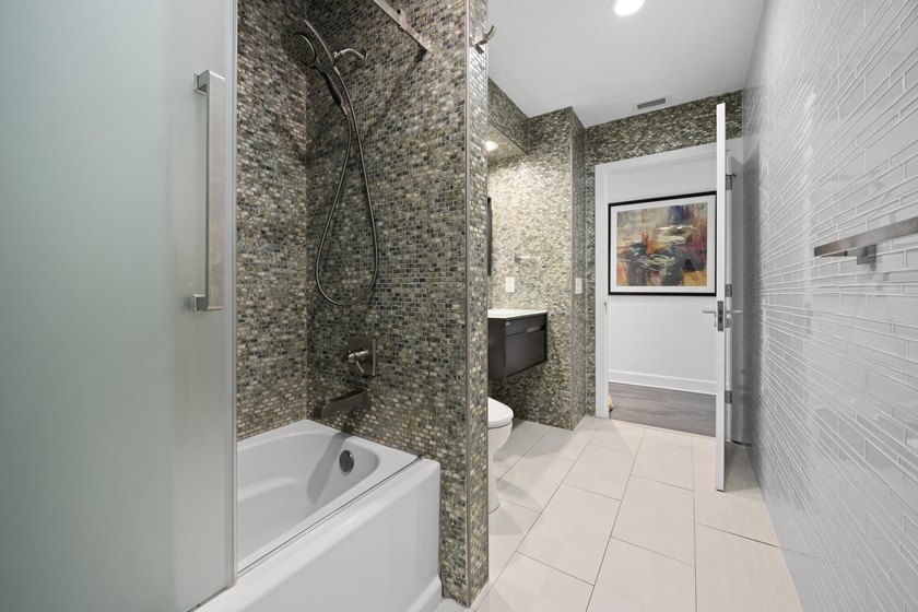 Great investment property tenant in place. Beautifully renovated - photo 36
