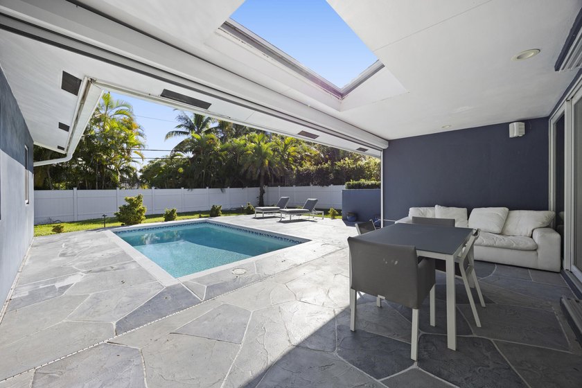 Great investment property tenant in place. Beautifully renovated - photo 39