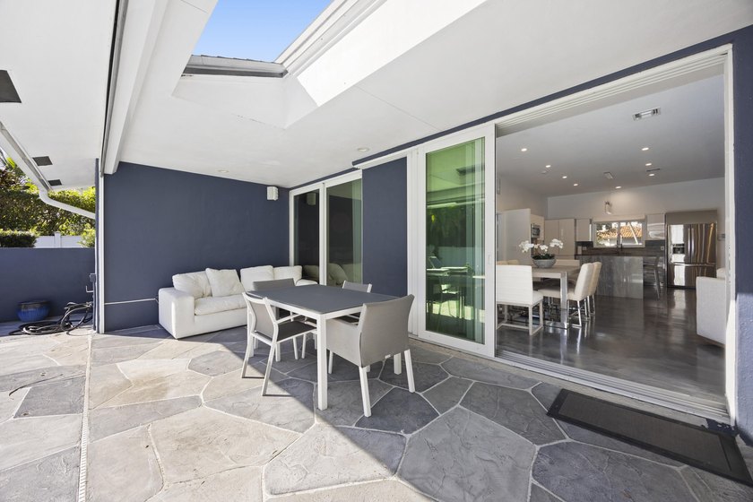 Great investment property tenant in place. Beautifully renovated - photo 40