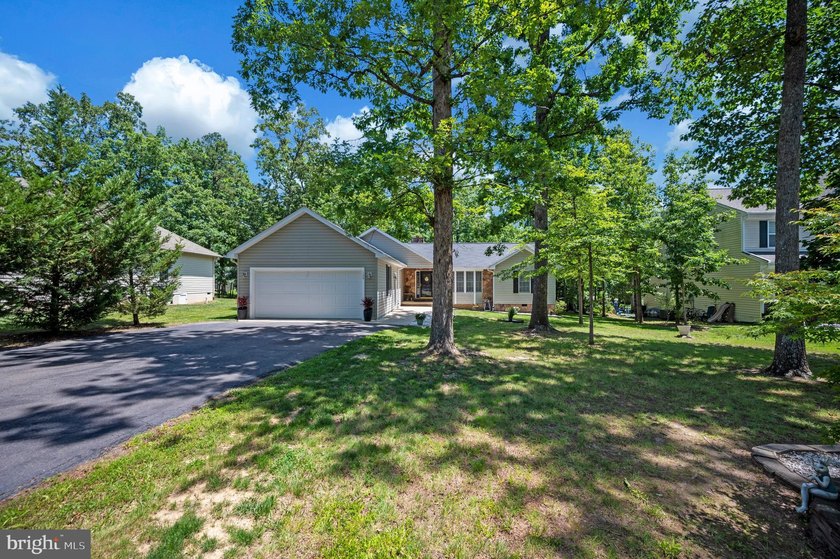 Welcome to 124 Republic Avenue in Lake of the Woods. Discover - photo 2