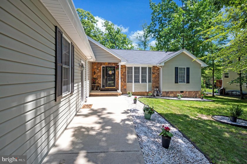 Welcome to 124 Republic Avenue in Lake of the Woods. Discover - photo 4