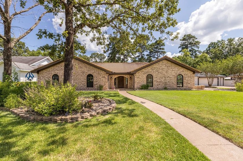 Nestled on a picturesque golf course lot, this exceptional - photo 6