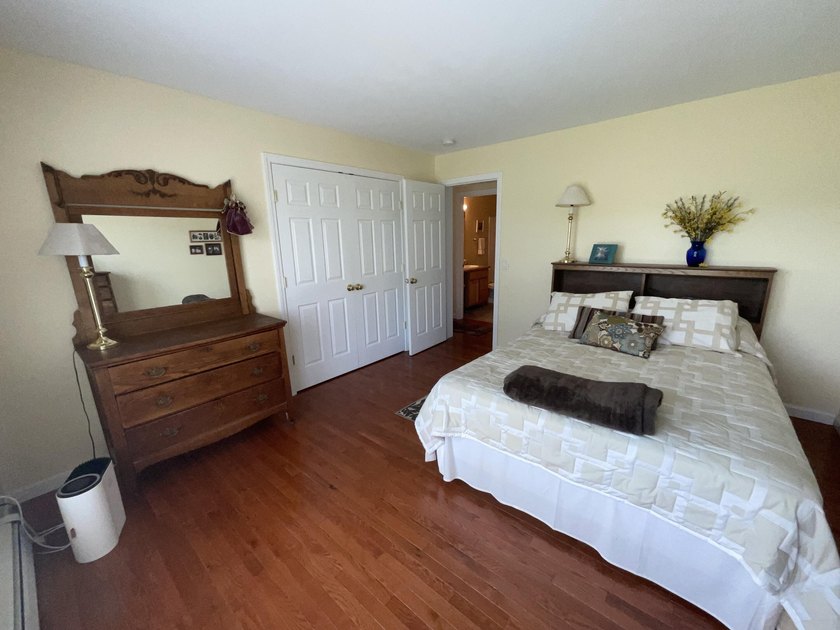 Welcome home to this adorable, move-in ready Cape that perfectly - photo 11