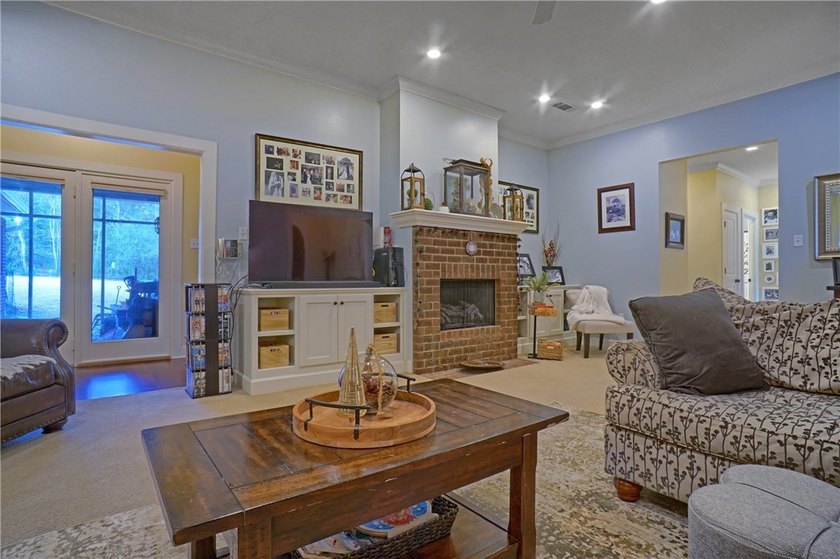 Homes that offer location, elegance, and space don't come up - photo 12