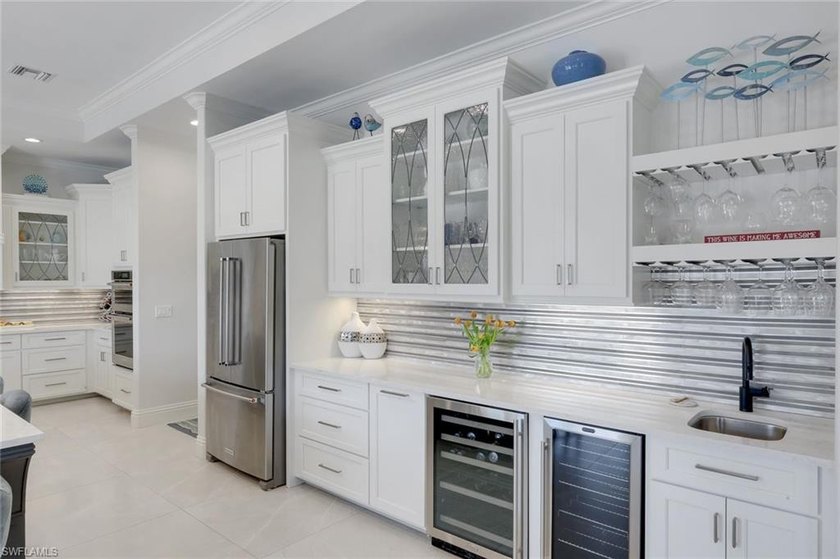 Sun, Sun, Sun! Sought after Southwest Exposure Luxury Waterfront - photo 12