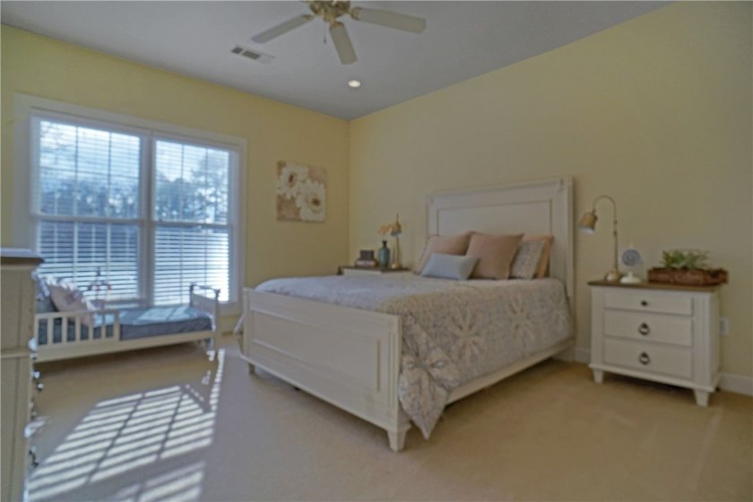 Homes that offer location, elegance, and space don't come up - photo 14