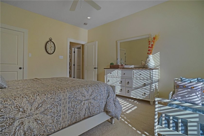 Homes that offer location, elegance, and space don't come up - photo 15