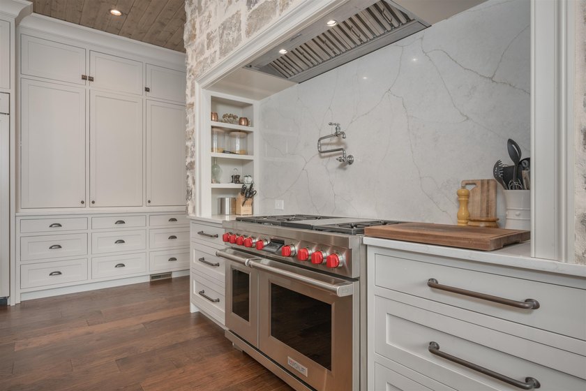 Approximately 7,200 Sq. Ft. | 6 Bedrooms | 5 Full Baths | 2 Half - photo 16