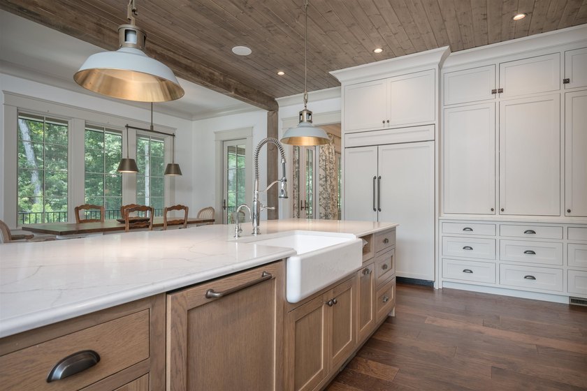 Approximately 7,200 Sq. Ft. | 6 Bedrooms | 5 Full Baths | 2 Half - photo 17