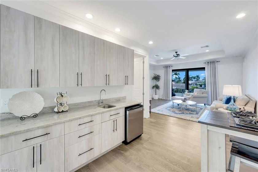 Sun, Sun, Sun! Sought after Southwest Exposure Luxury Waterfront - photo 18