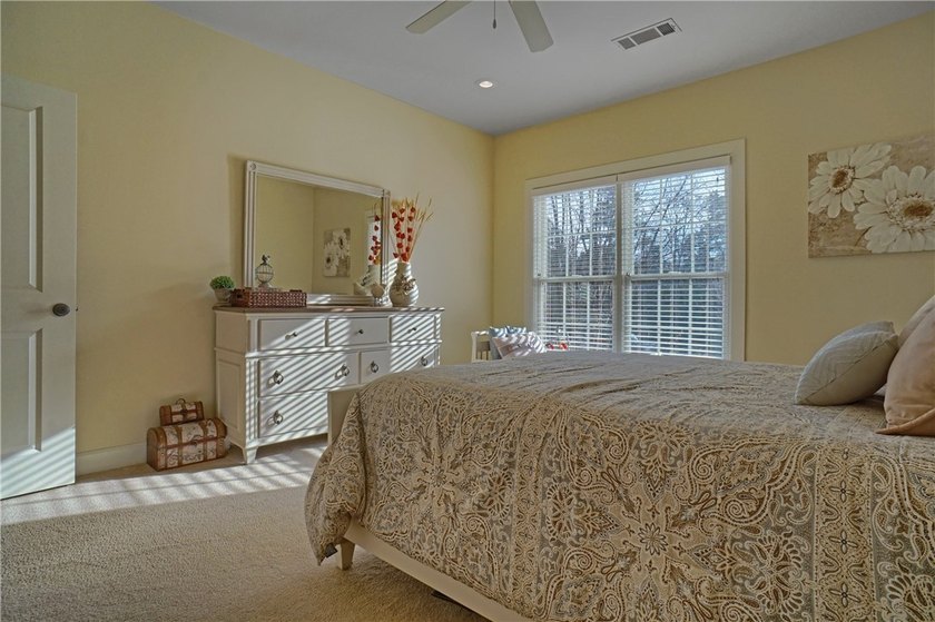 Homes that offer location, elegance, and space don't come up - photo 19