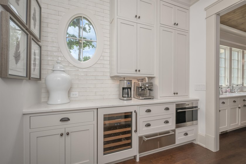 Approximately 7,200 Sq. Ft. | 6 Bedrooms | 5 Full Baths | 2 Half - photo 20