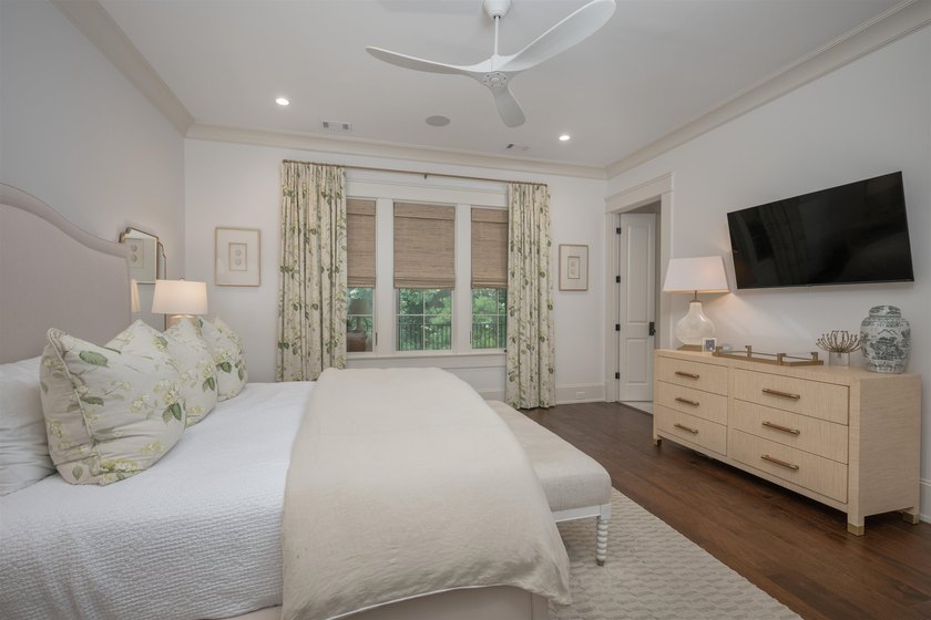 Approximately 7,200 Sq. Ft. | 6 Bedrooms | 5 Full Baths | 2 Half - photo 21