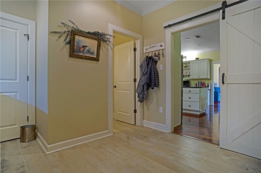 Homes that offer location, elegance, and space don't come up - photo 25