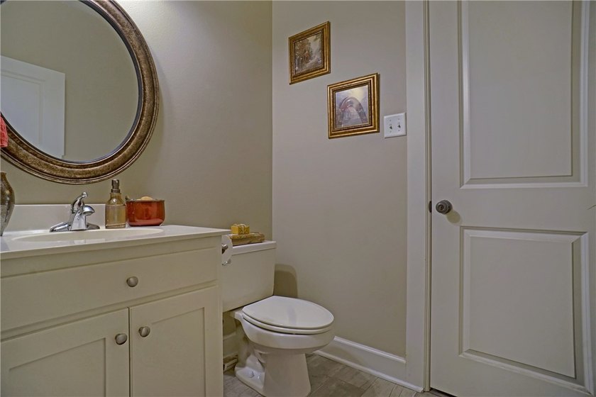 Homes that offer location, elegance, and space don't come up - photo 26