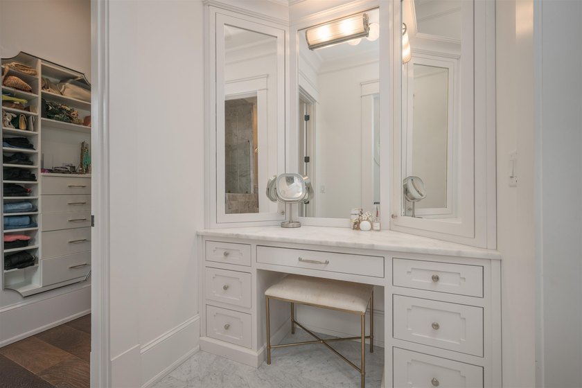 Approximately 7,200 Sq. Ft. | 6 Bedrooms | 5 Full Baths | 2 Half - photo 26