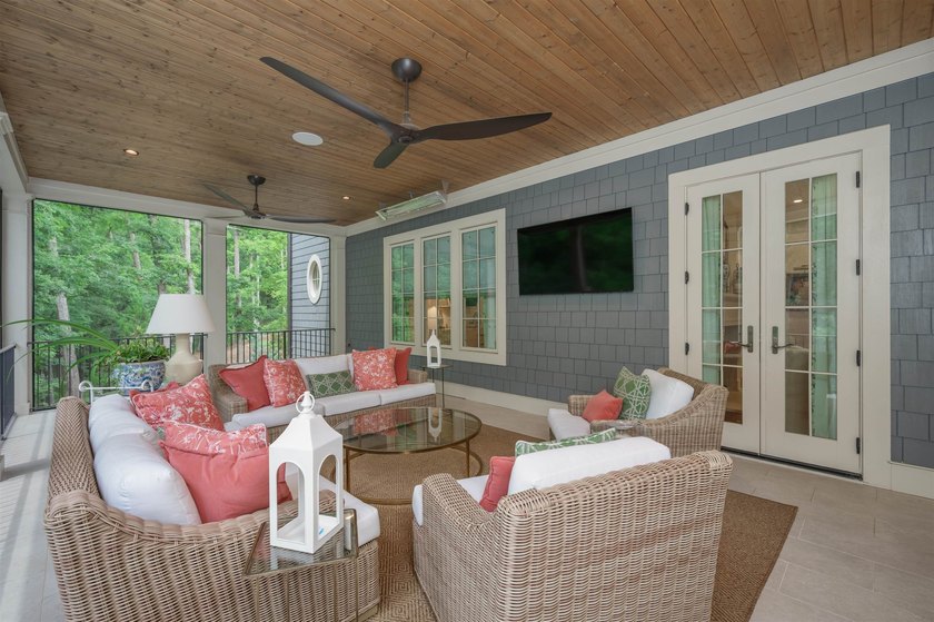 Approximately 7,200 Sq. Ft. | 6 Bedrooms | 5 Full Baths | 2 Half - photo 29