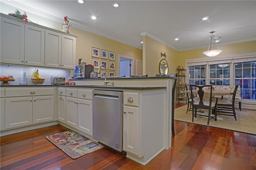 Homes that offer location, elegance, and space don't come up - photo 30