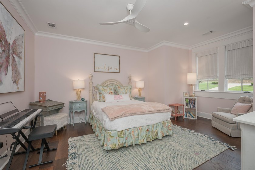 Approximately 7,200 Sq. Ft. | 6 Bedrooms | 5 Full Baths | 2 Half - photo 30