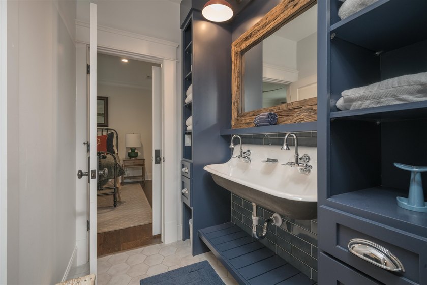 Approximately 7,200 Sq. Ft. | 6 Bedrooms | 5 Full Baths | 2 Half - photo 33