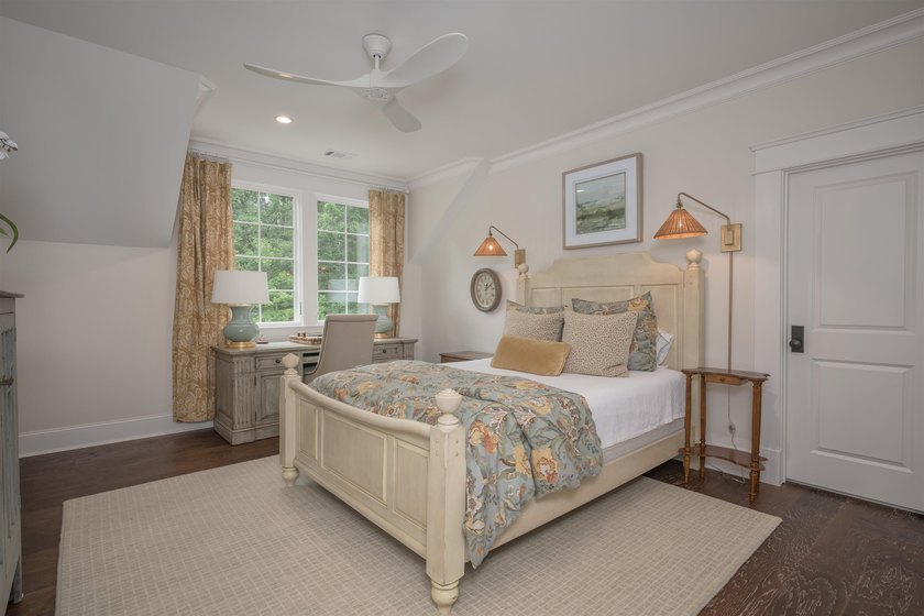 Approximately 7,200 Sq. Ft. | 6 Bedrooms | 5 Full Baths | 2 Half - photo 36