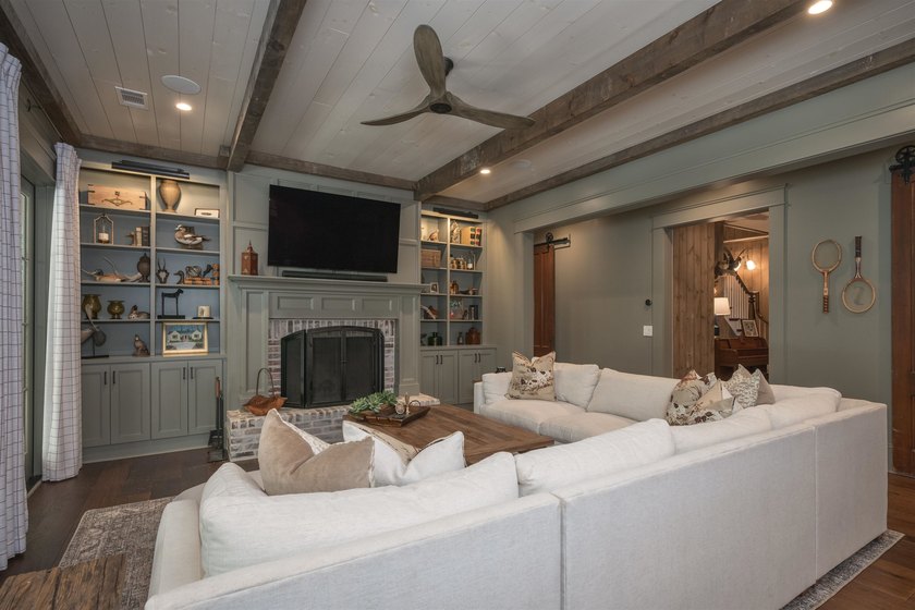 Approximately 7,200 Sq. Ft. | 6 Bedrooms | 5 Full Baths | 2 Half - photo 42