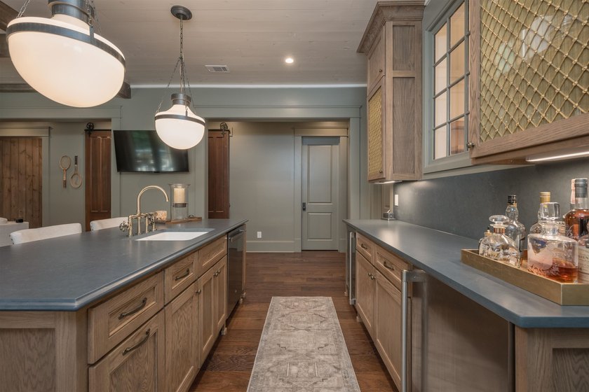 Approximately 7,200 Sq. Ft. | 6 Bedrooms | 5 Full Baths | 2 Half - photo 45