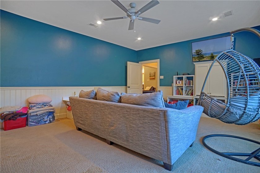 Homes that offer location, elegance, and space don't come up - photo 50
