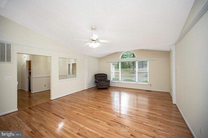 Welcome to 1011 Eastover Pkwy, where effortless one level living - photo 5