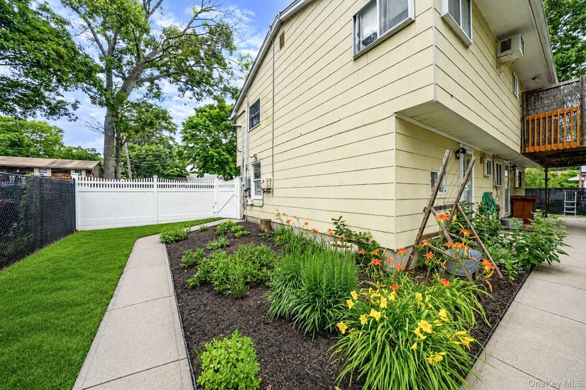 Welcome to this spacious 4-bedroom, 2-bath home in the heart of - photo 5