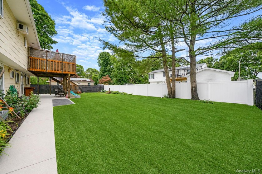 Welcome to this spacious 4-bedroom, 2-bath home in the heart of - photo 6