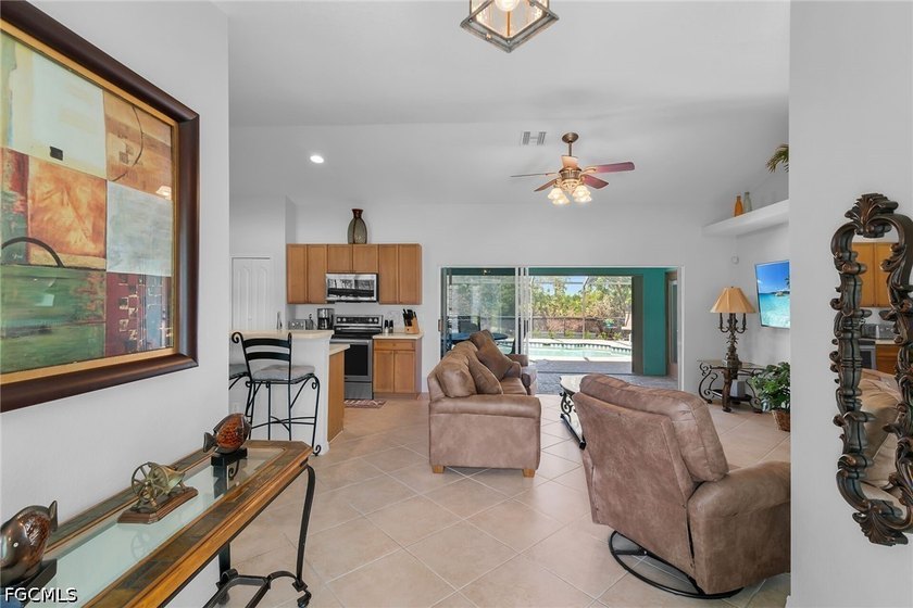 Welcome to this charming pool home in the highly sought-after - photo 3