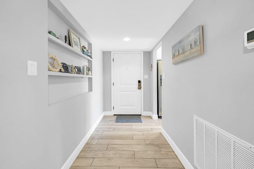 Show-stopper fully renovated ground floor golf villa is a - photo 16