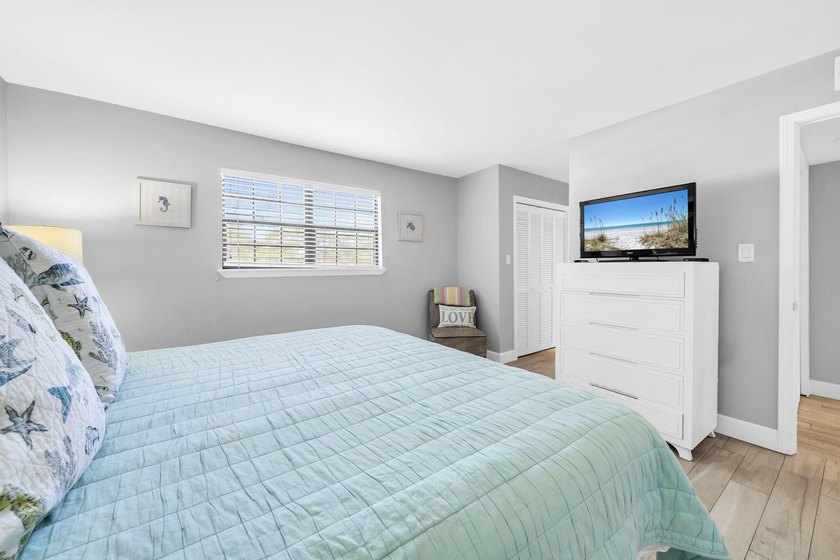 Show-stopper fully renovated ground floor golf villa is a - photo 21