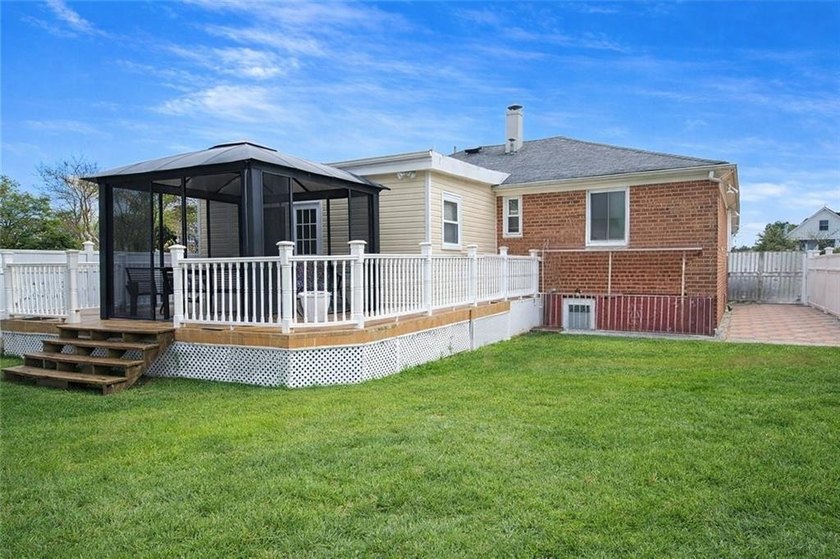 Enter into luxury with this elegant brick ranch, perfectly - photo 22