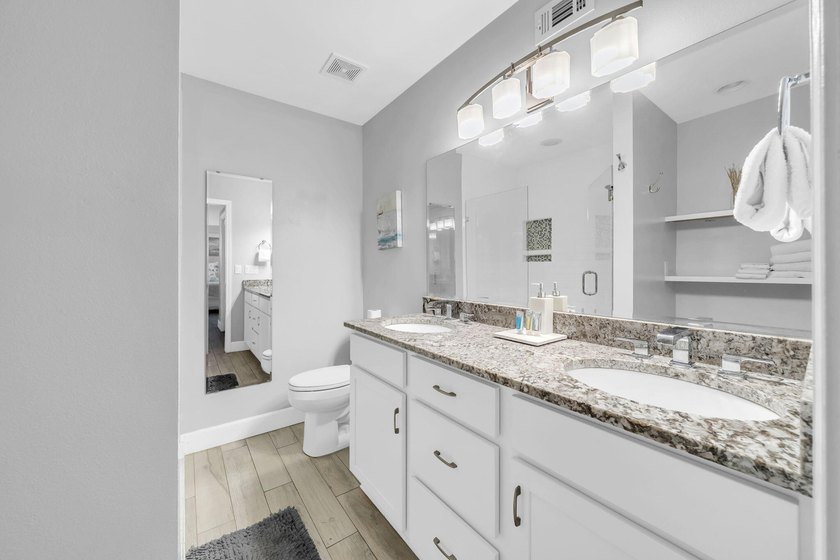 Show-stopper fully renovated ground floor golf villa is a - photo 23
