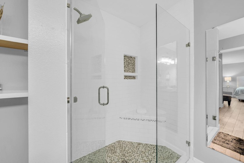 Show-stopper fully renovated ground floor golf villa is a - photo 24