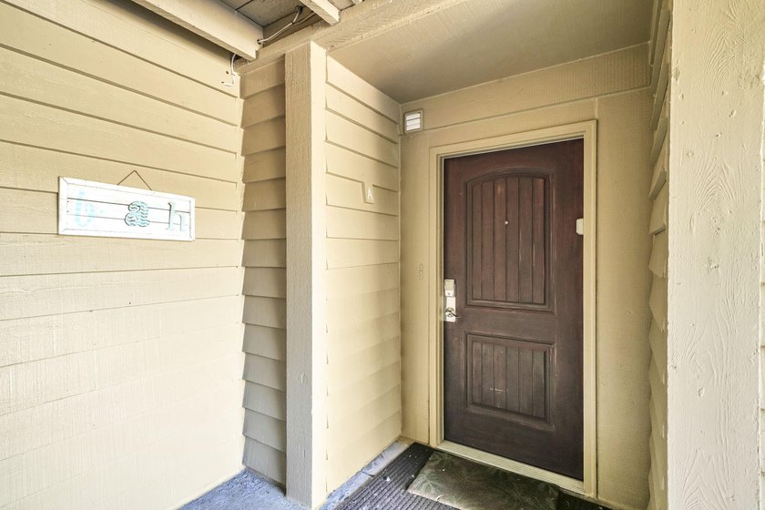 Show-stopper fully renovated ground floor golf villa is a - photo 25