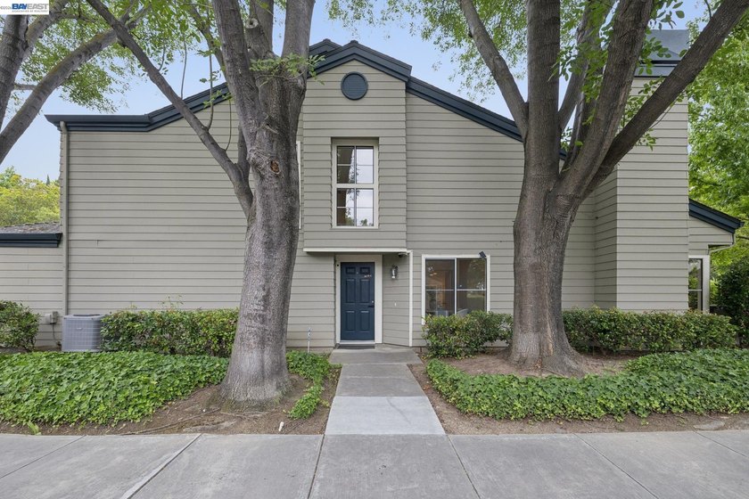 This is it! Rare end-unit townhome that lives like a - photo 36