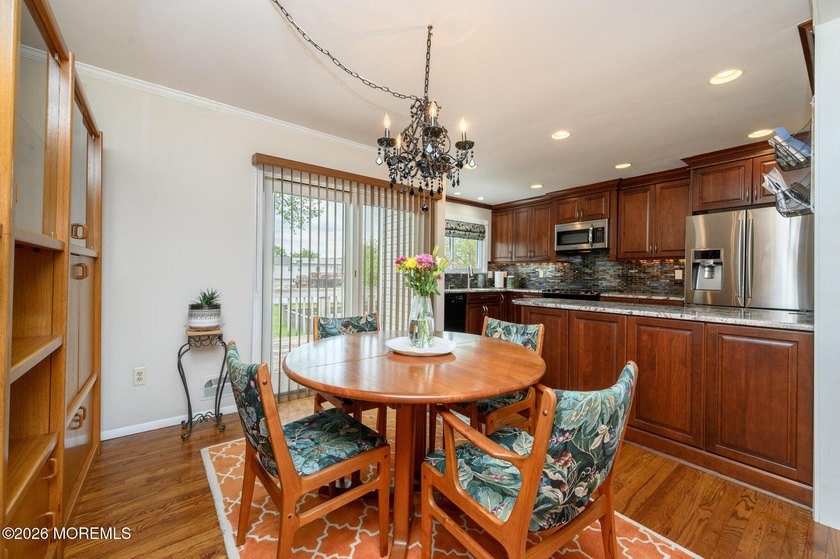 Home Sweet Home! Beautiful 3 Bed 2.5 Bath Expanded Bi-Level with - photo 7