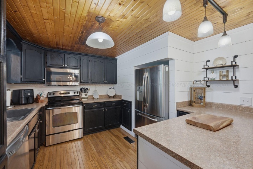 Smith Lake living at its finest! This spacious 5BR/3BA lakefront - photo 11