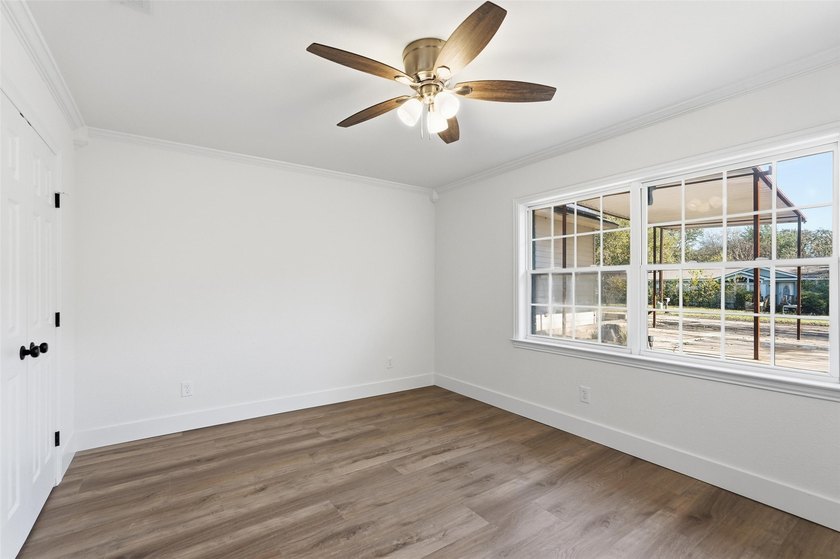 Discover this beautiful 5 bedroom, 4 bath 2 story home located - photo 12