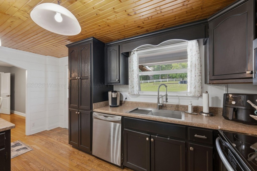 Smith Lake living at its finest! This spacious 5BR/3BA lakefront - photo 12
