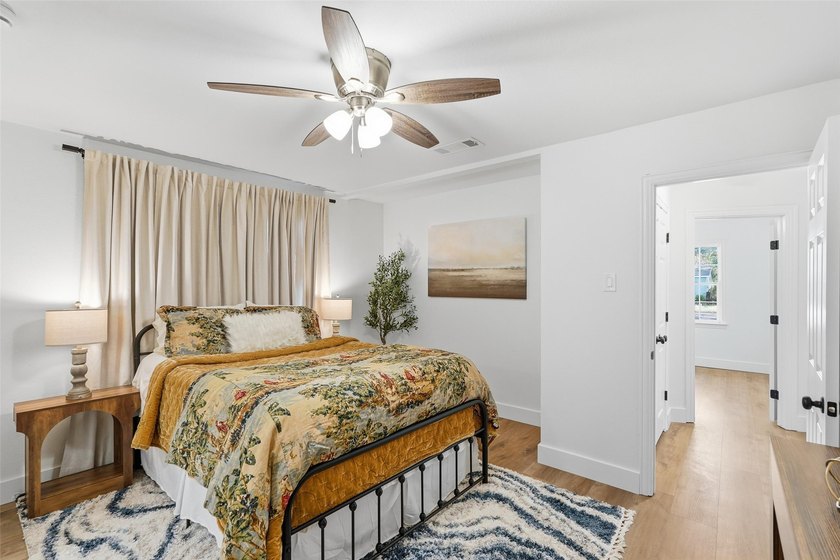 Discover this beautiful 5 bedroom, 4 bath 2 story home located - photo 13