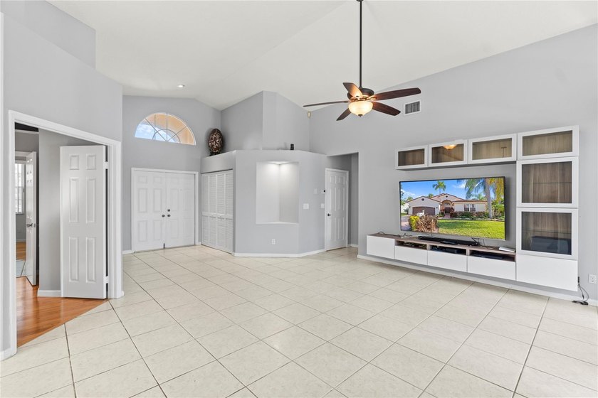 JUST REDUCED BELOW MARKET PRICE FOR QUICK SALE! GREAT INVESTMENT - photo 4