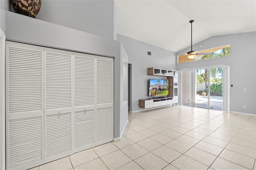 JUST REDUCED BELOW MARKET PRICE FOR QUICK SALE! GREAT INVESTMENT - photo 5