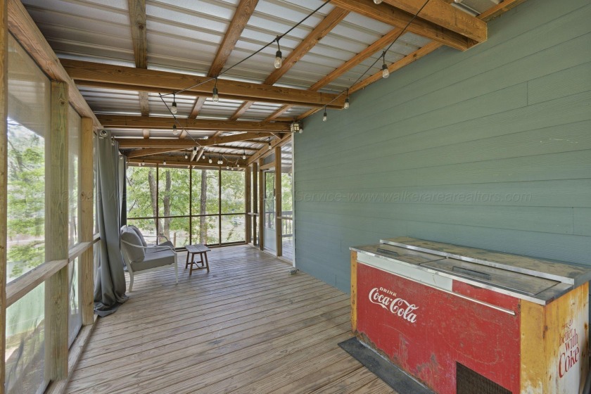 Smith Lake living at its finest! This spacious 5BR/3BA lakefront - photo 16