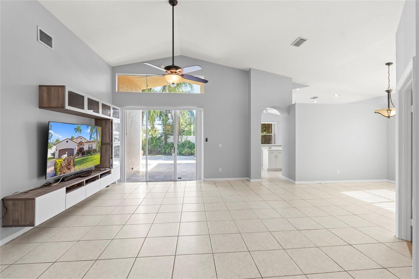 JUST REDUCED BELOW MARKET PRICE FOR QUICK SALE! GREAT INVESTMENT - photo 7