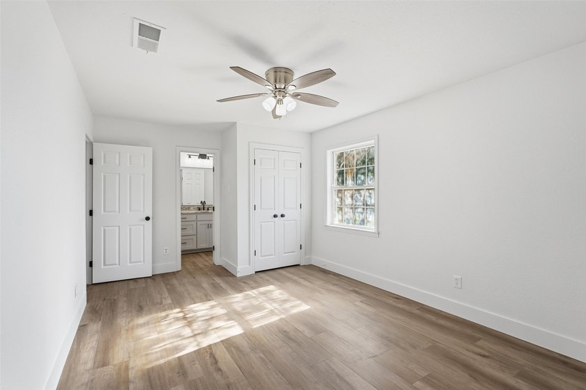 Discover this beautiful 5 bedroom, 4 bath 2 story home located - photo 19